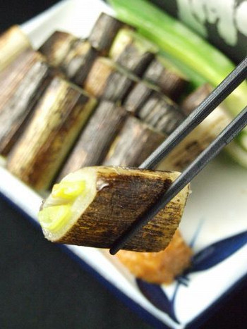「葱や平吉 渋谷宇田川町店」料理 1002334 葱の黒焼き（深谷葱）