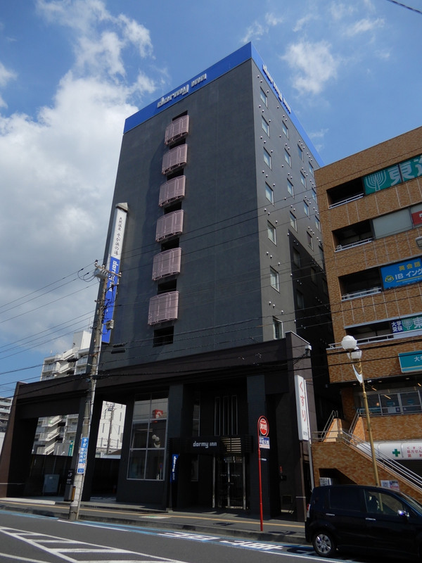 高架上の駅から見えます