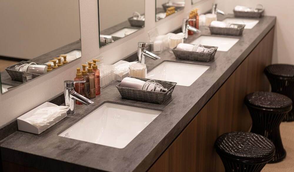 女湯 脱衣所の洗面台 / 3