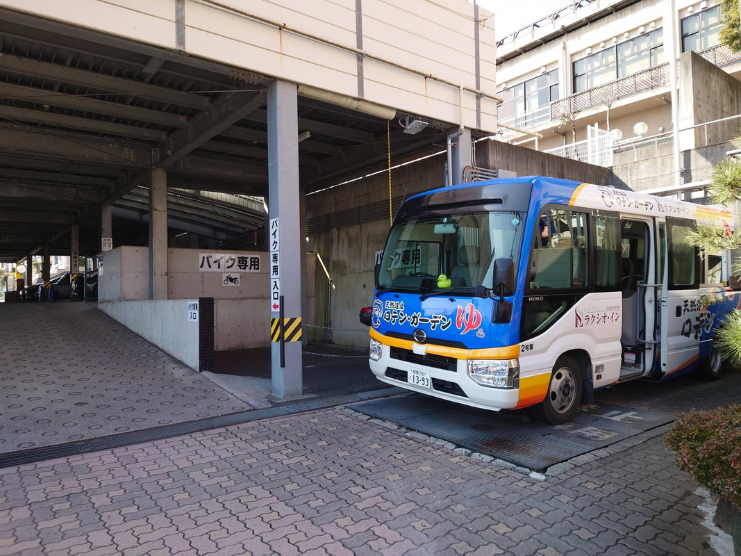 送迎バスは八王子駅や橋本駅からあり便利。