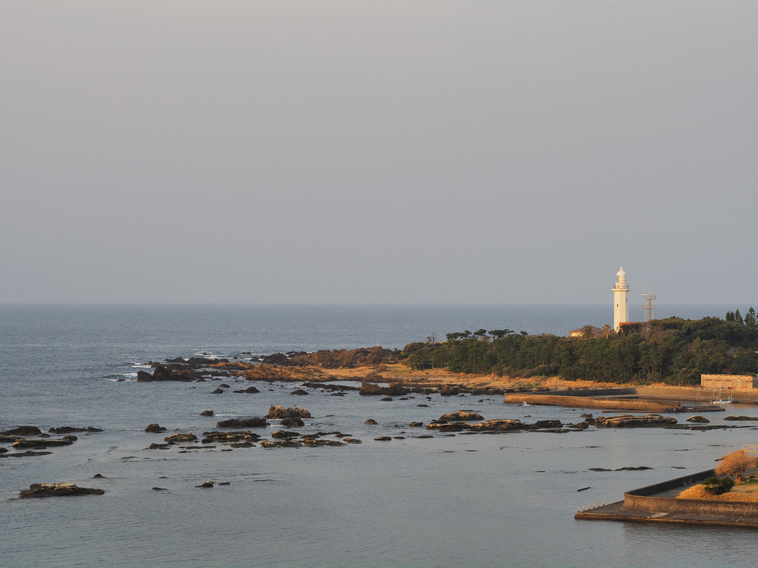 ホテル８階から見えた野島埼灯台