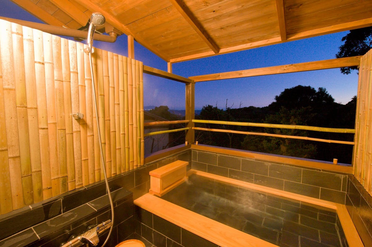 特別室「春しおん」の客室露天風呂 / 9