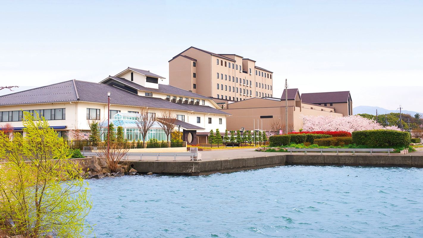 Hotel exterior | Spring