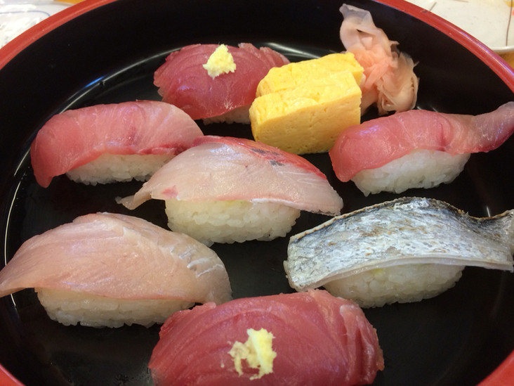 「ばんや」料理 730440 朝獲れ寿司  800円