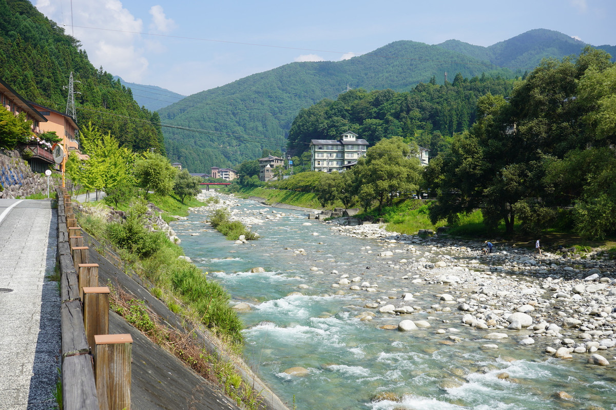 昼神温泉 阿知川の風景