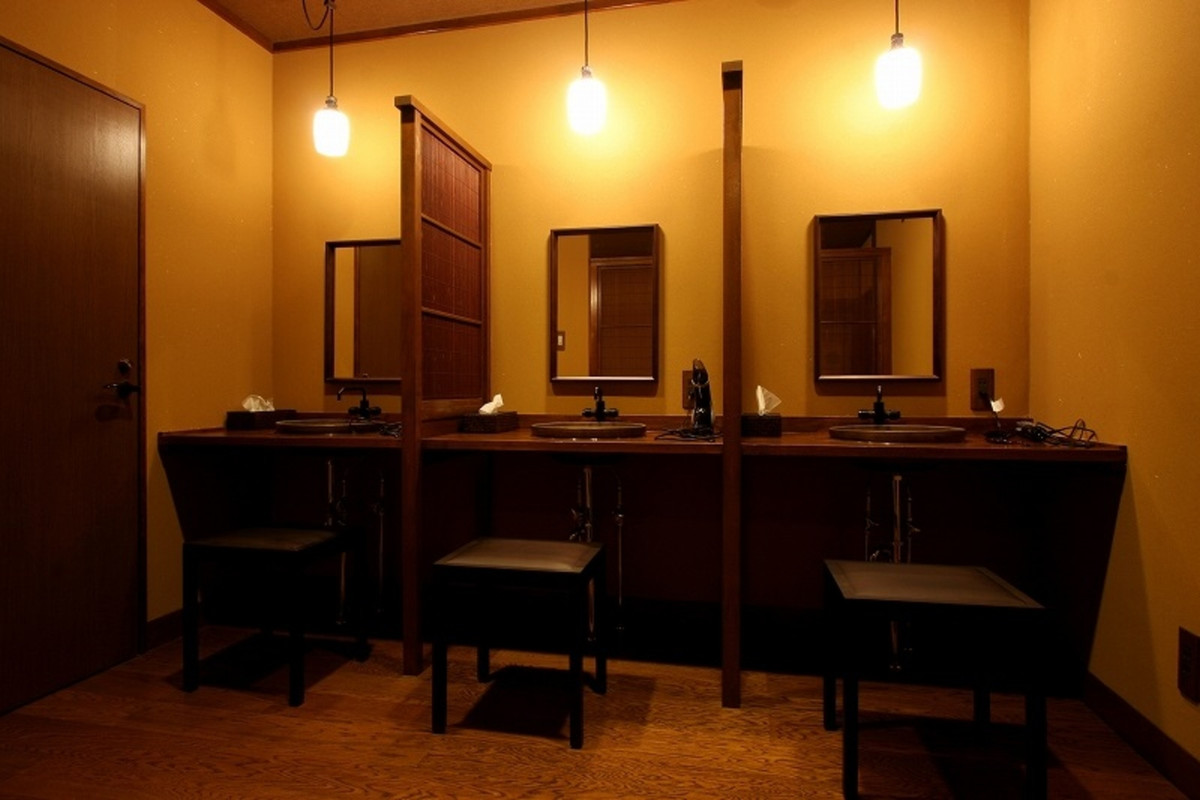 Aesthetic Lounge