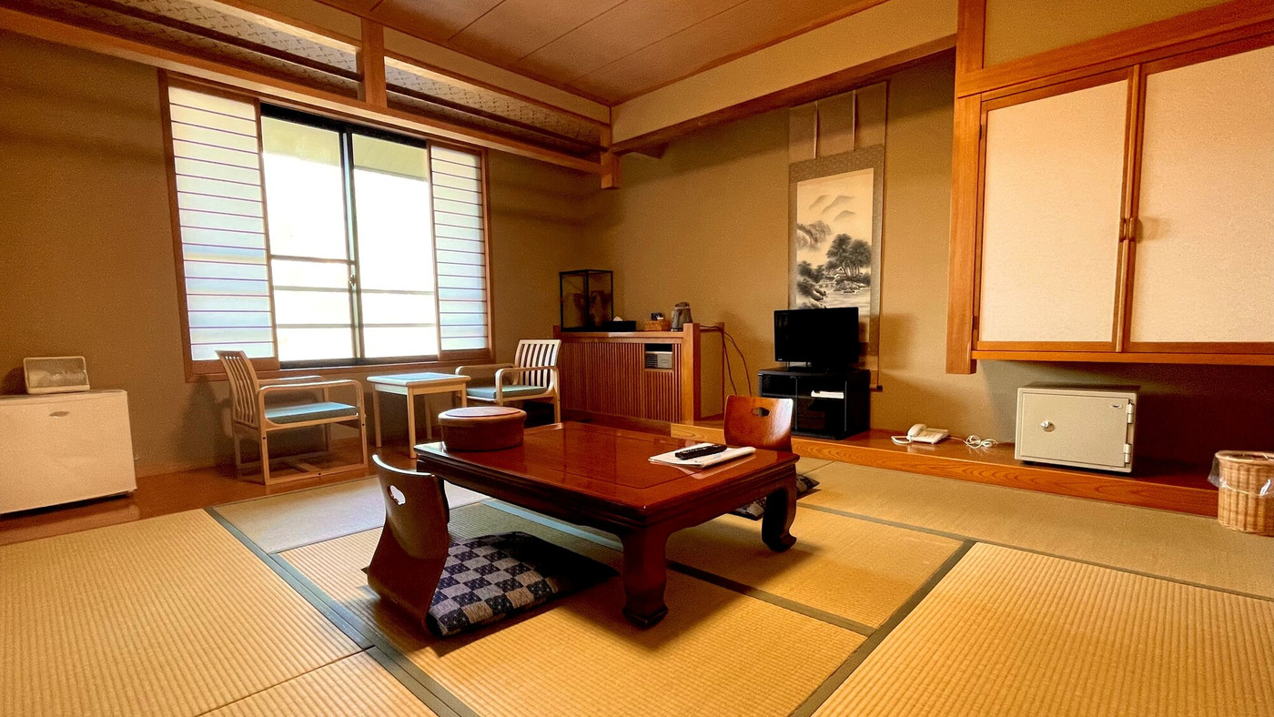 純和風の客室でゆるりと寛いで。緑に囲まれた癒し宿3385430