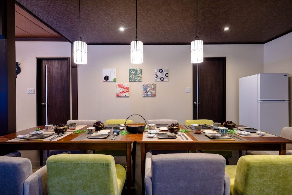 客室内のダイニングエリア