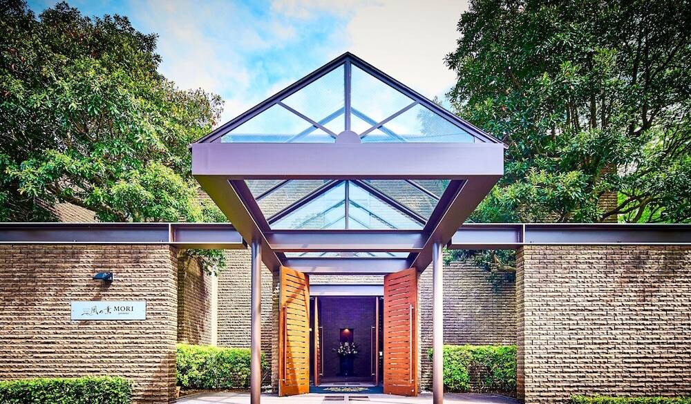 ホテルエントランス / 1