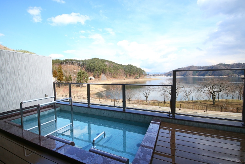 疲れも吹き飛ぶ!開放感バツグンの露天風呂が魅力3479054