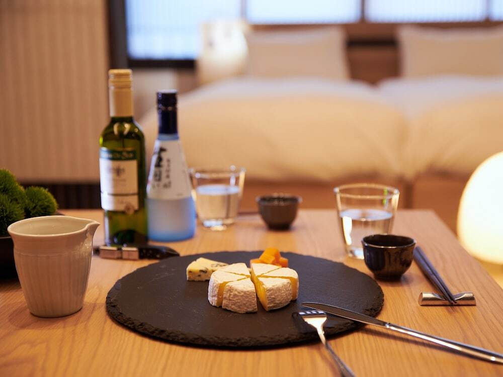 客室内のダイニングエリア