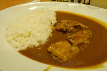 「マイカリー食堂 三鷹店」料理 989305 201610 「プレーンカレー少なめ」(370円)＋「煮込みチキン」(200円)