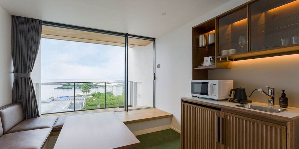 客室内のダイニングエリア