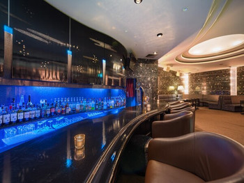 温泉旅行で楽しくホテルバーデビュー！3641076