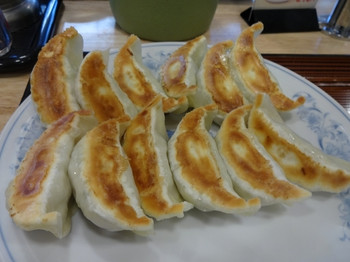「ぎょうざの満洲 JR京橋駅店」料理 631678 結構、大きい
