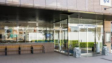 施設の入り口 / 4