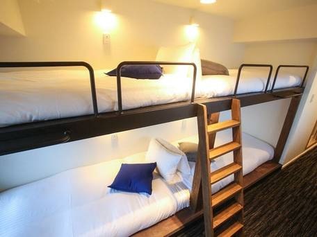 N.33 Hakata St. East / 5