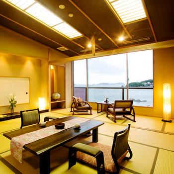 ベビーグッズや絵本など貸出品が充実。遊具とおもちゃ満載のキッズルームも♪4059621