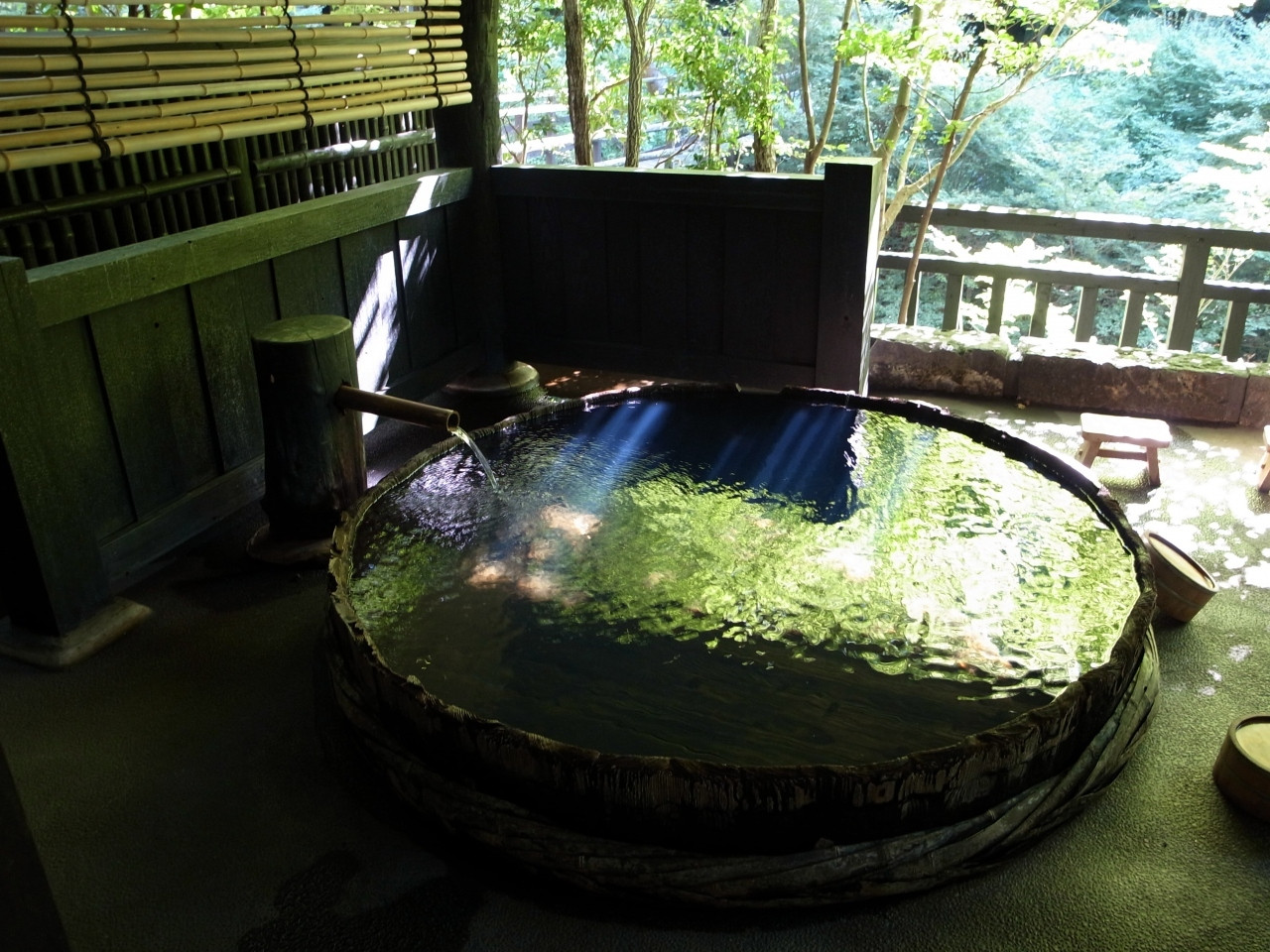 「おしのび旅」を気取って、森の中で至福の1杯4264907