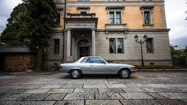 ホテルの玄関 / 1