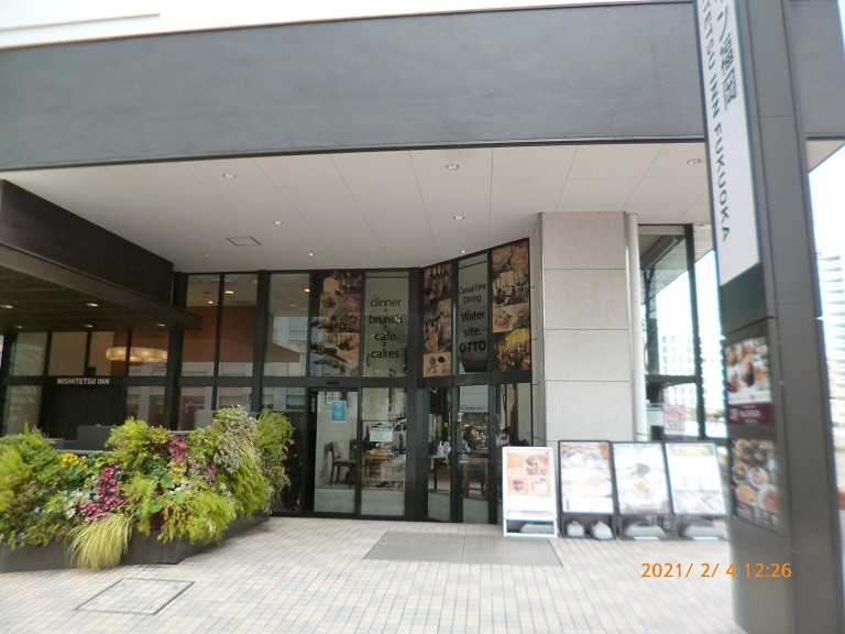 1階にあるレストランは開放的で景色も抜群。ランチもあります。