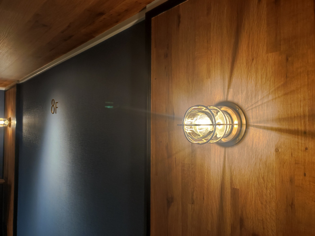 海を彷彿とさせるランプ