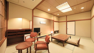 [山側]和室10畳 檜の内湯付 禁煙