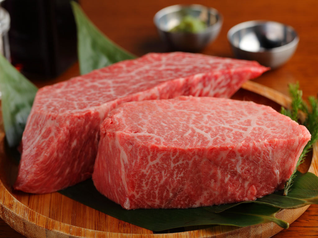 「YAKINIKU & WINE TO-KA HANARE」料理 74440 裏メニューだった「俺の肉」赤身の塊を豪快に♪