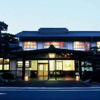 A long-established onsen inn located right next to the Adachi Museum of Art3393683