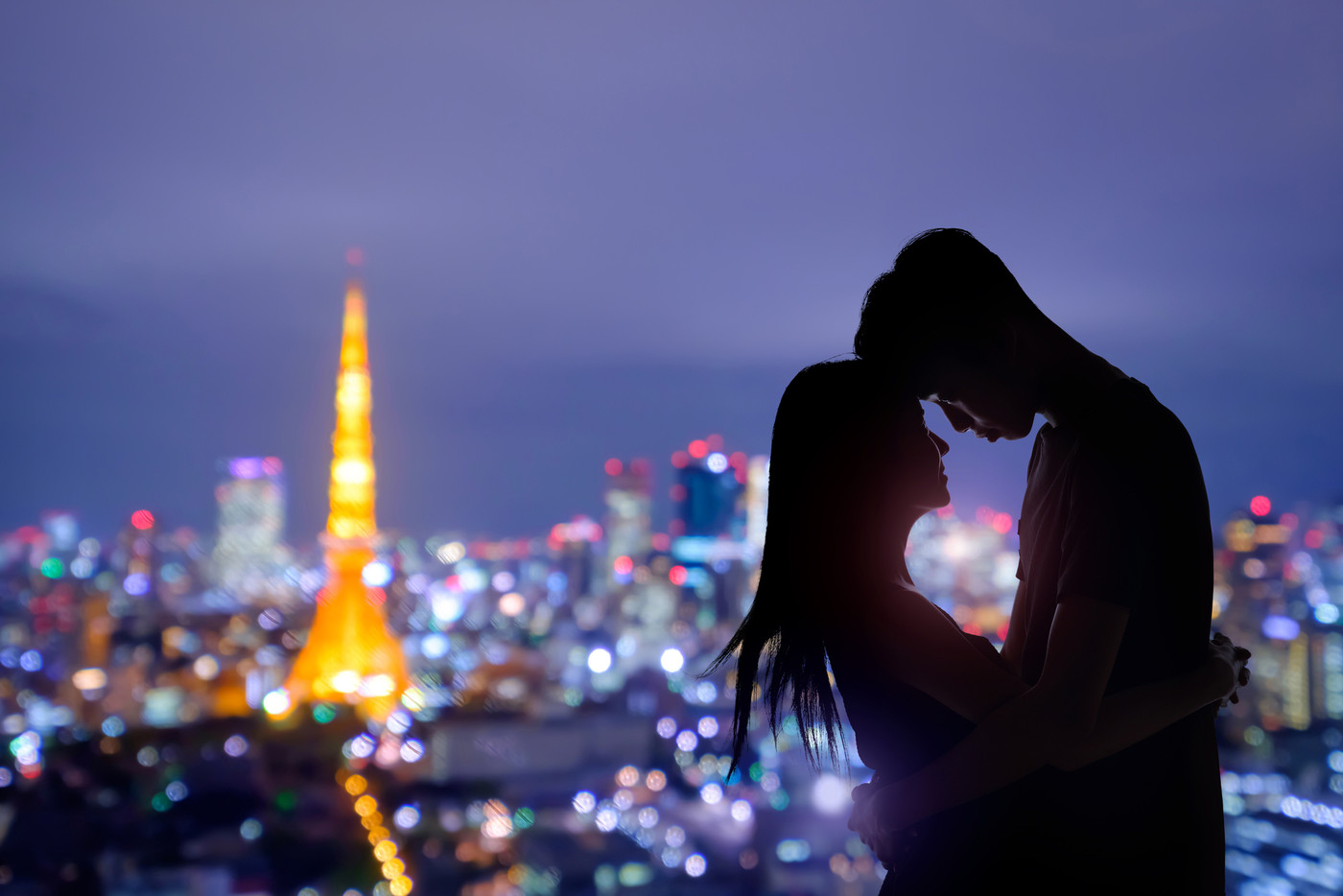 romantic lovers with tokyo tower