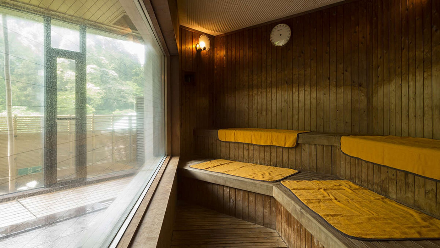 「黄金の湯」と「白銀の湯」の2つの温泉が楽しめる老舗旅館4021680