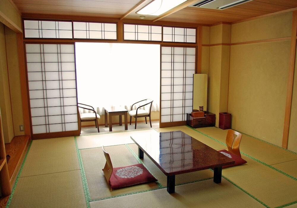 客室内のダイニングエリア