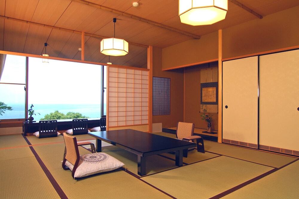 7. 日本庭園が自慢の老舗旅館「横山大観ゆかりの宿 熱海 大観荘」4247836