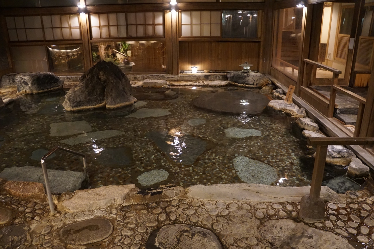 心ゆくままに湯めぐりを愉しむ3959379