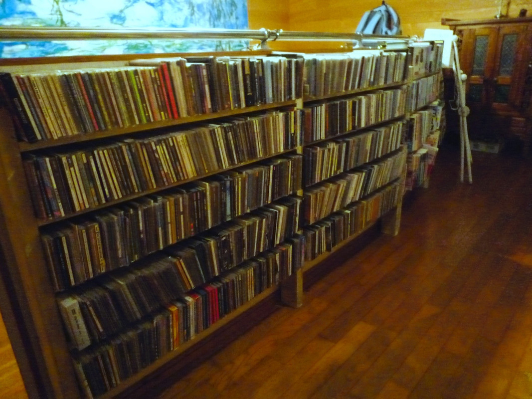 ２階ＣＤ・書籍コーナー