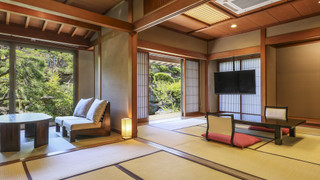 和室　スーペリアルーム　庭園側（一名利用不可）