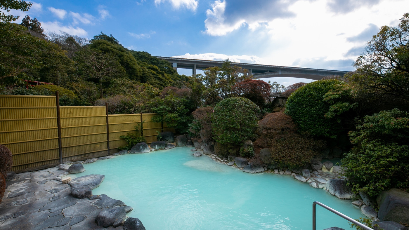 珍しい青湯でリフレッシュしよ♡4231540