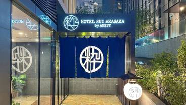 施設の正面 (日没後) / 3