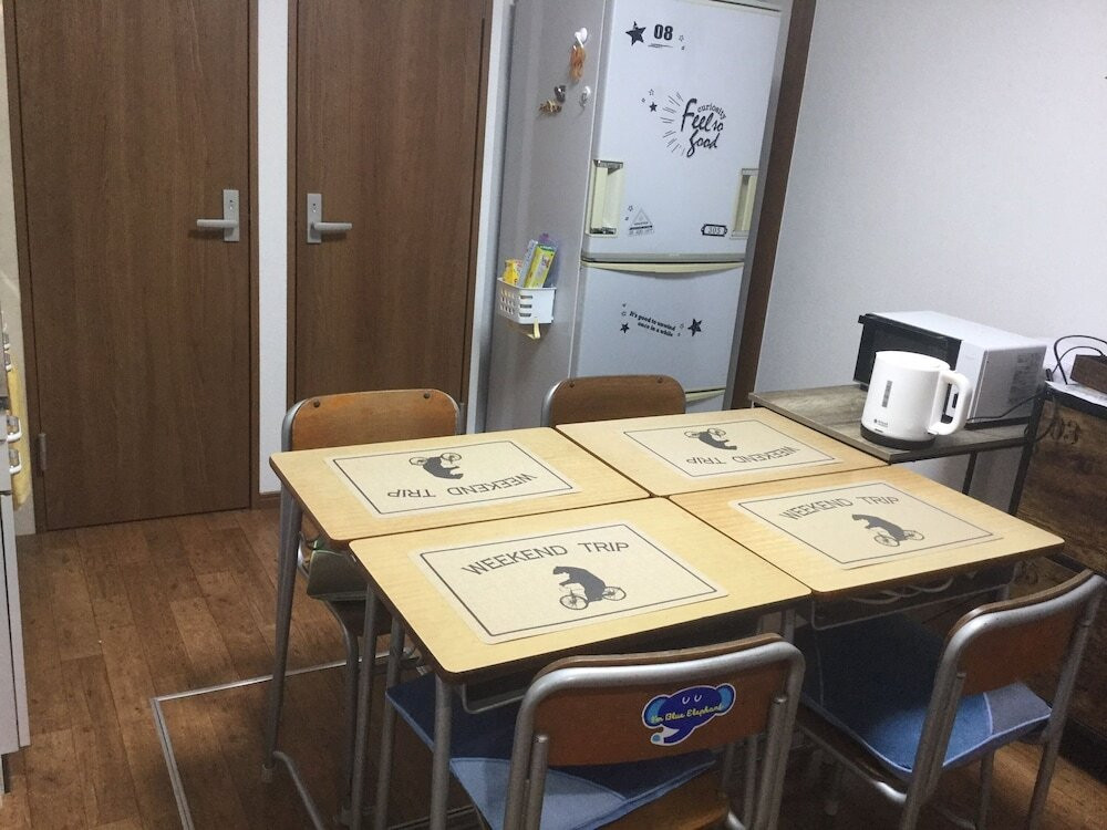 客室内のダイニングエリア