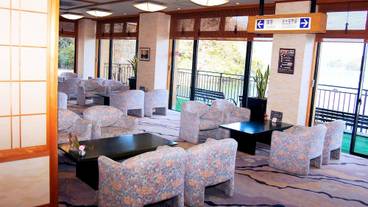 ロビーラウンジ / 3