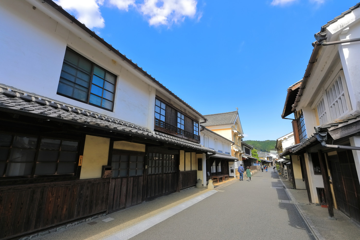 【愛媛県】晴天下の内子の町並み（重要伝統的建造物群）