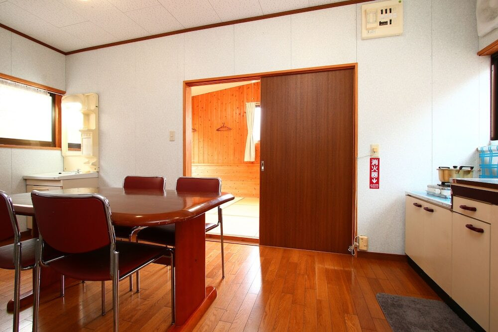 客室内のダイニングエリア