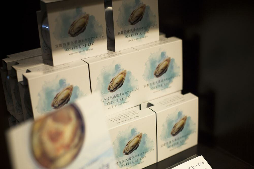 お土産処・カキのアヒージョ