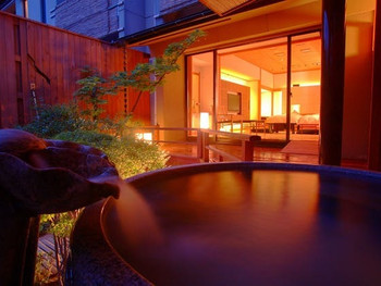 癒しの「露天風呂付き客室」で2人きりの時を過ごして…4254273