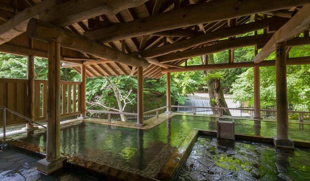 露天風呂で朝の森林浴
静かな時を噛みしめる / 1