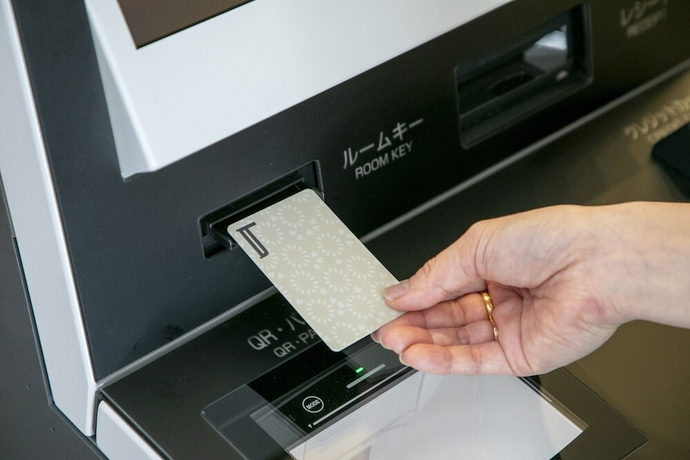 自動チェックイン機