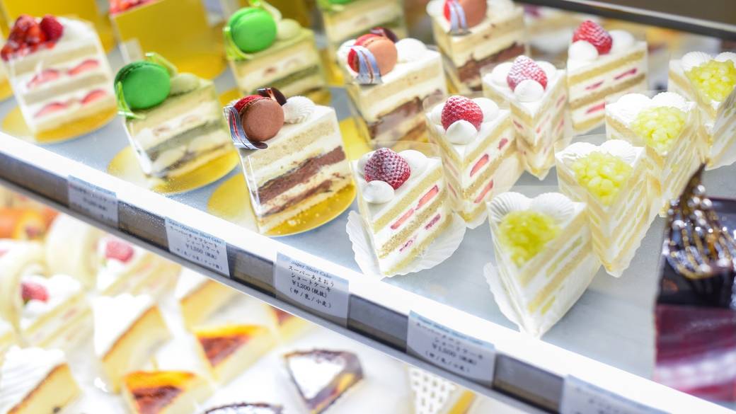 ショッピングアーケードで
お土産探し / 2