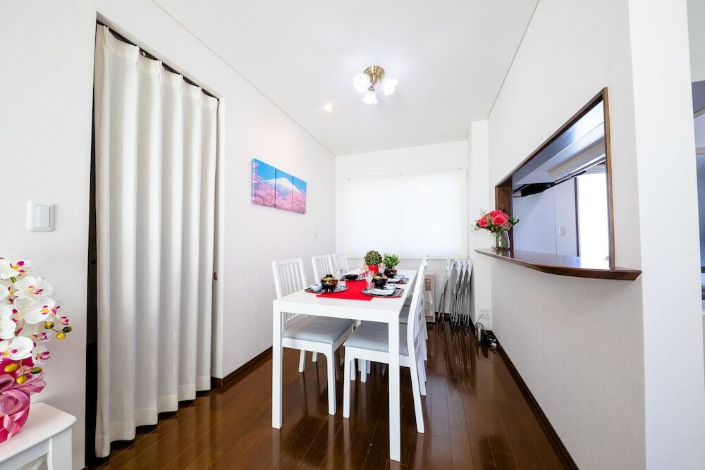 客室内のダイニングエリア