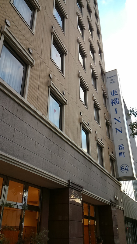 国道１１号線沿いにあり、路面電車の電停も近くて便利でした。