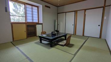 客室 / 34
